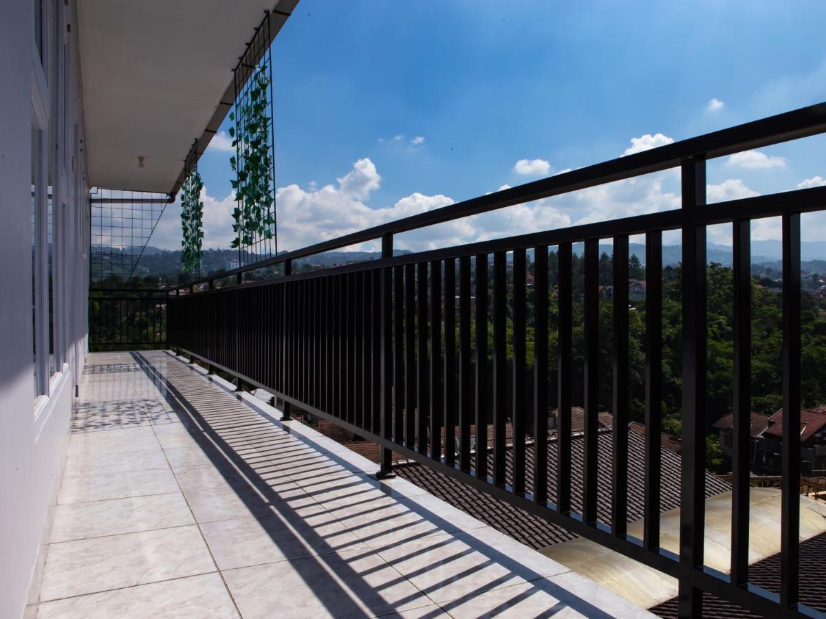 Oyo 569 Cigadung Guest House Syariah Bandung Eksteriør billede