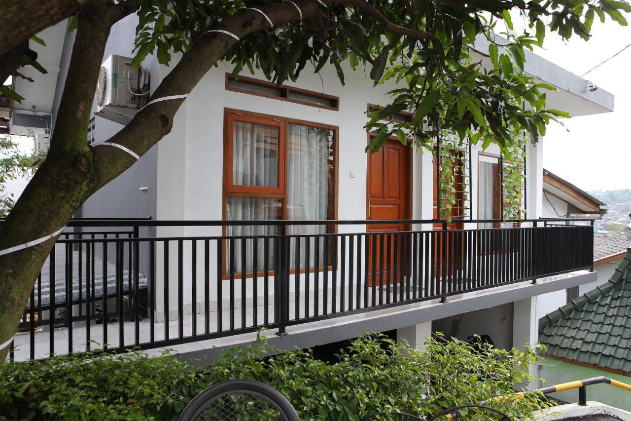 Oyo 569 Cigadung Guest House Syariah Bandung Eksteriør billede