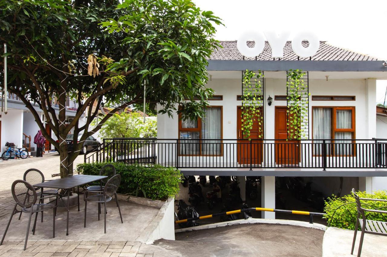 Oyo 569 Cigadung Guest House Syariah Bandung Eksteriør billede