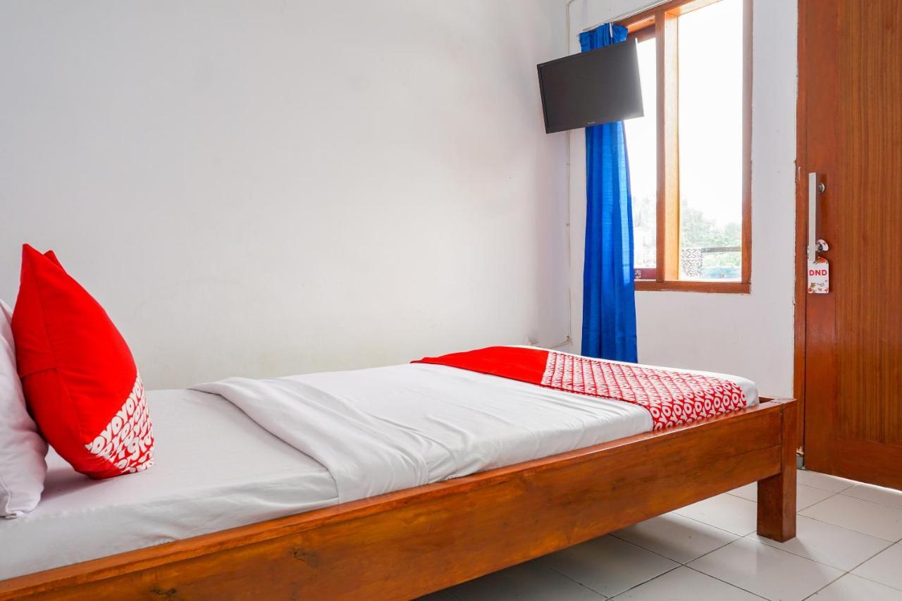 Oyo 569 Cigadung Guest House Syariah Bandung Eksteriør billede