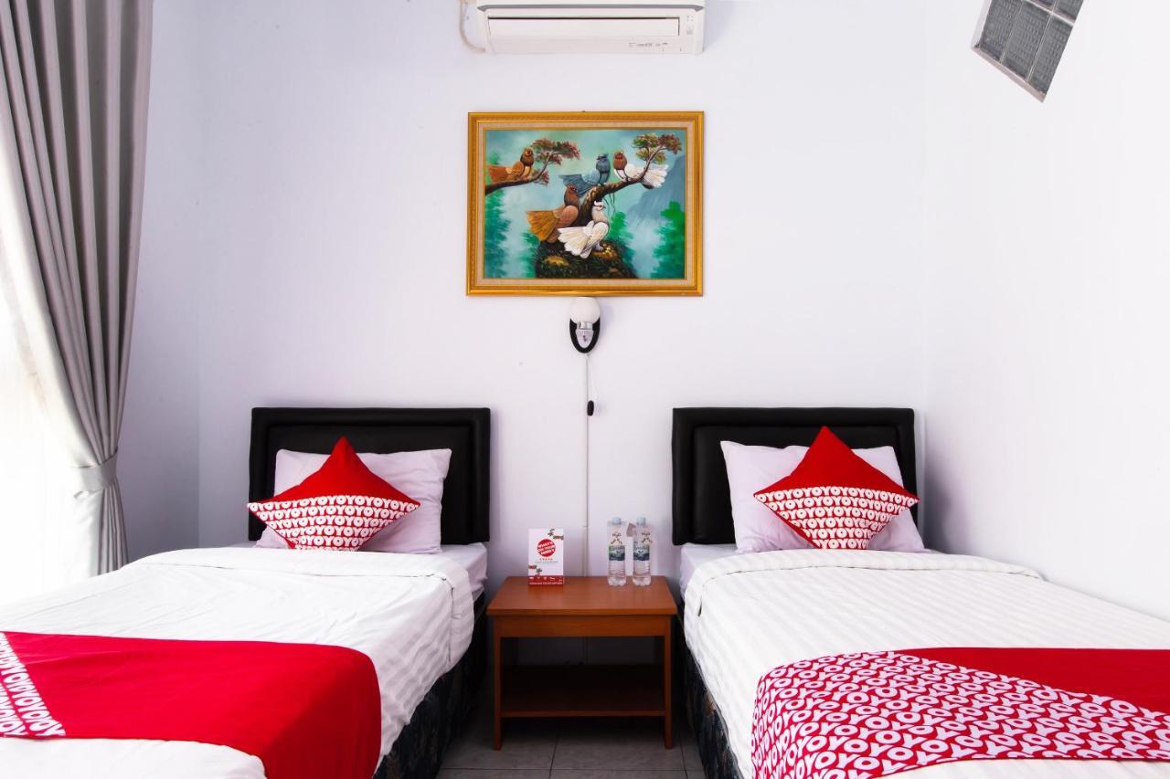 Oyo 569 Cigadung Guest House Syariah Bandung Eksteriør billede