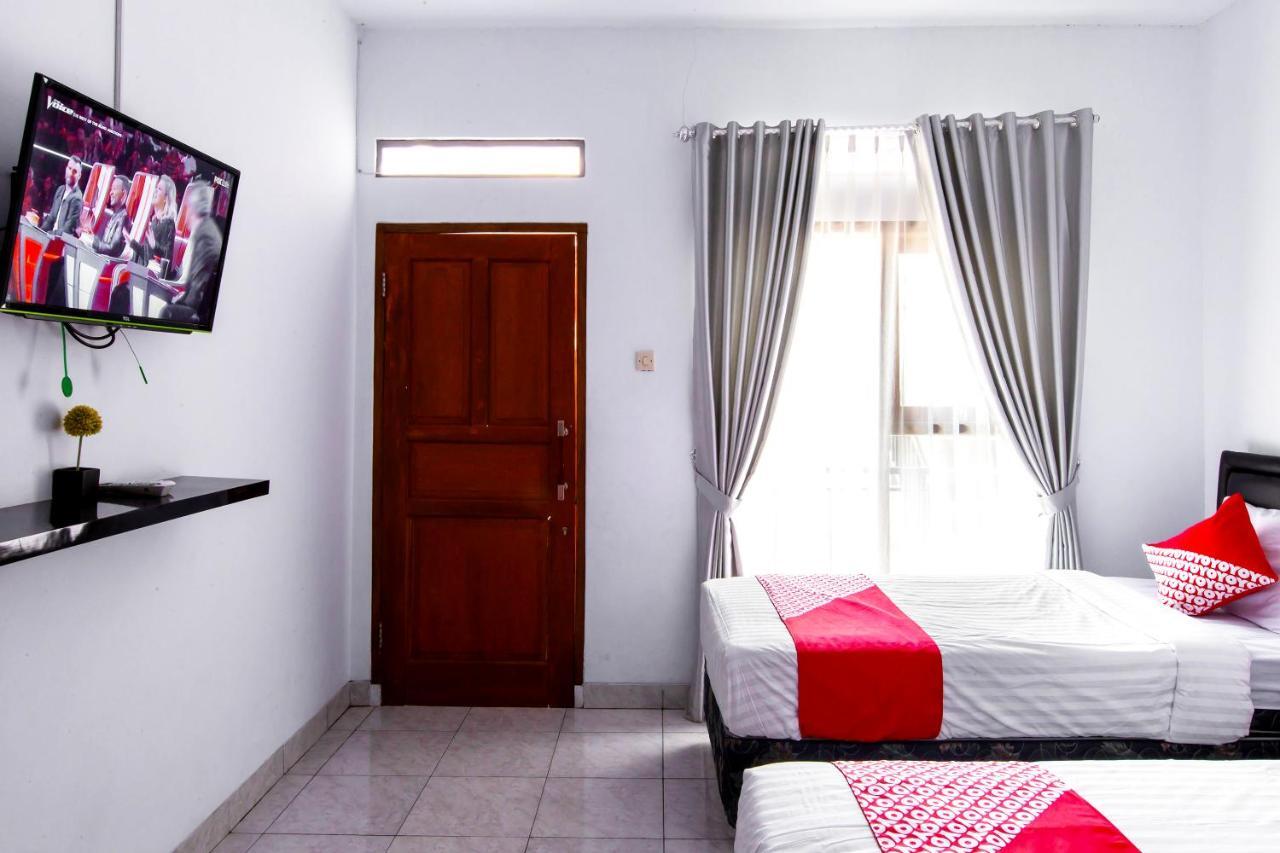 Oyo 569 Cigadung Guest House Syariah Bandung Eksteriør billede